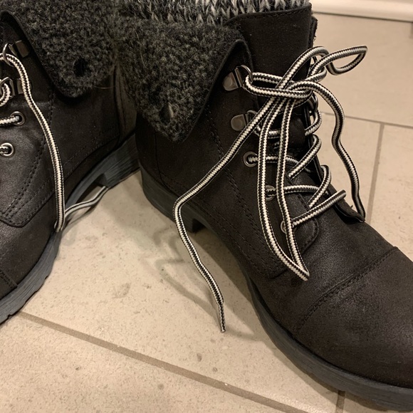 Cute Black Boots - Picture 6 of 6